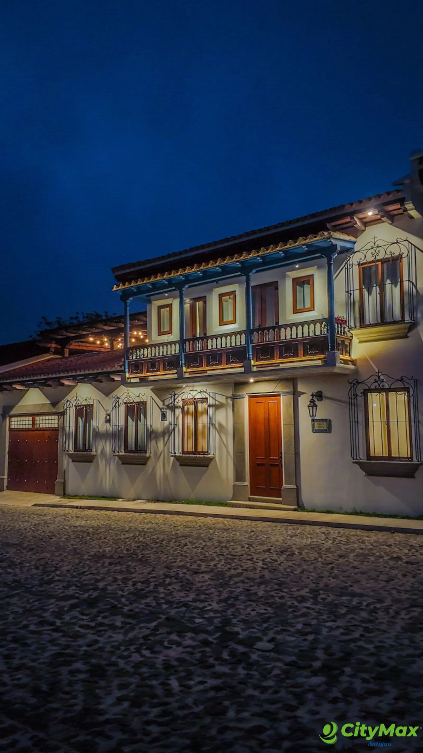 En venta casa con Piscina Club Residencial Antigua Gt - CITYMAX ANTIGUA
