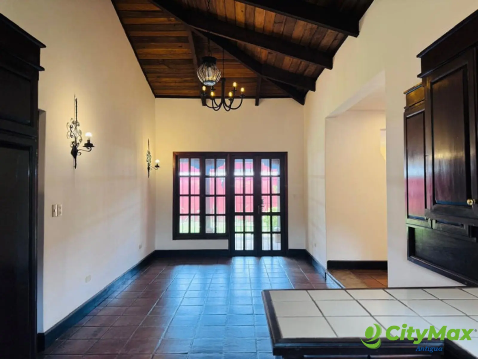 En Venta casa amplia con Jardin en Antigua Guatemala - CASA DE UN NIVEL EN ANTIGUA GUATEMALA