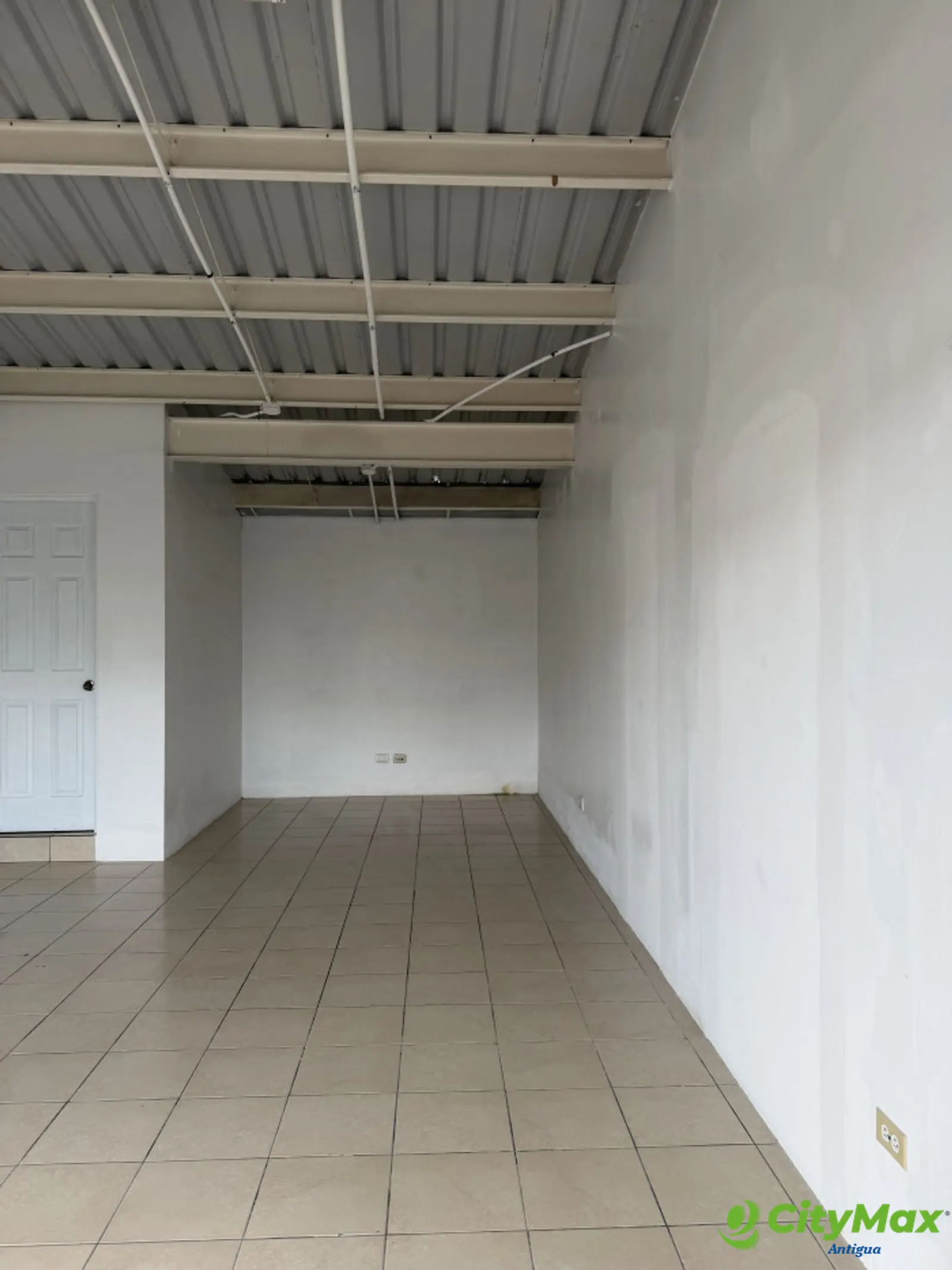 LOCAL COMERCIAL EN RENTA EN SAN LUCAS SACATEPEQUEZ - foto 4