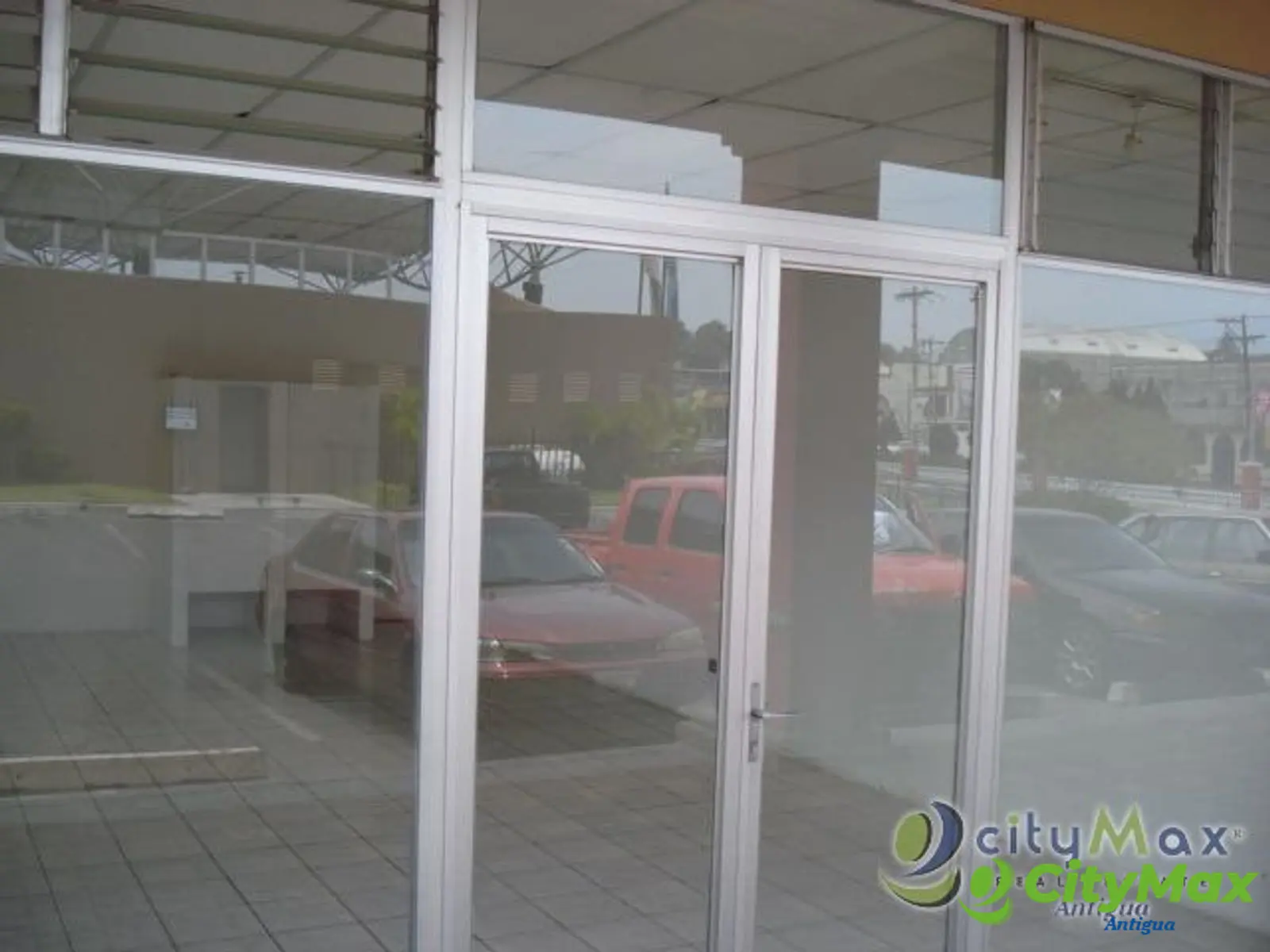 CityMax renta local en plaza comercial de Villa Nueva - foto 3