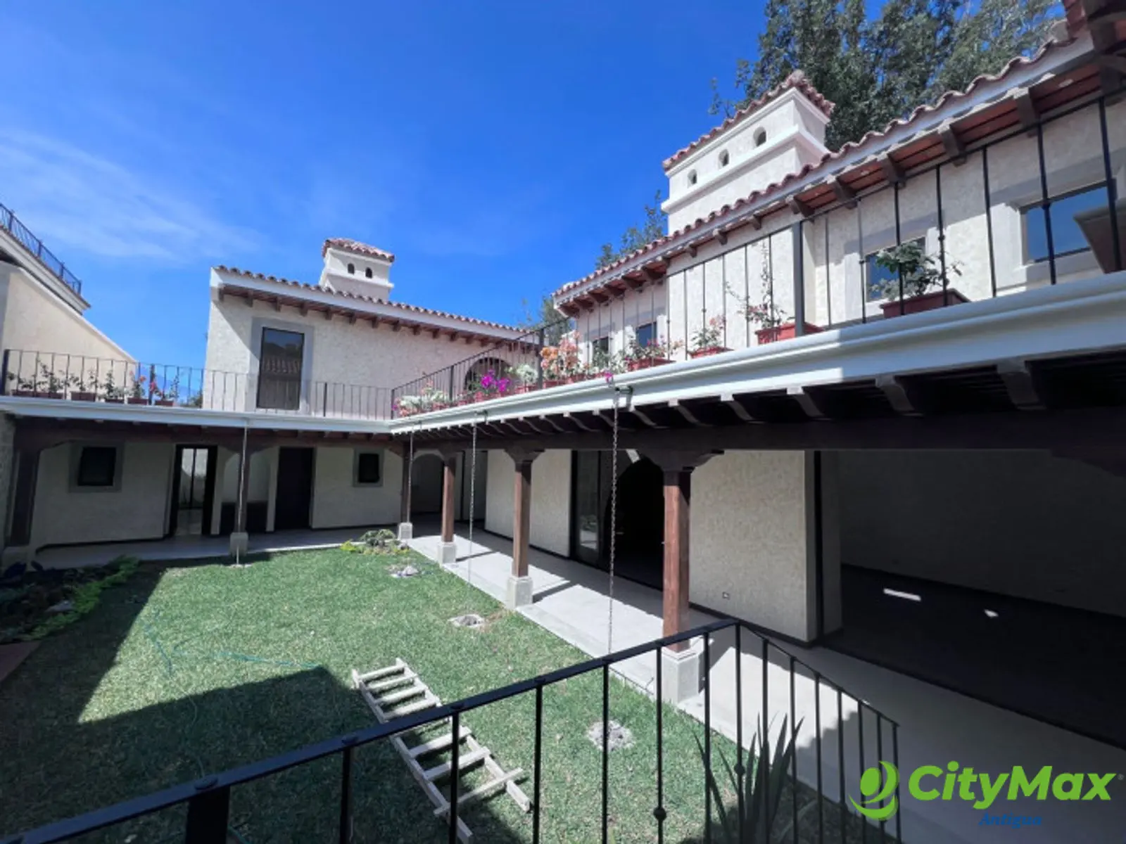 Amplia casa en venta en Condado del Obispo - foto 5