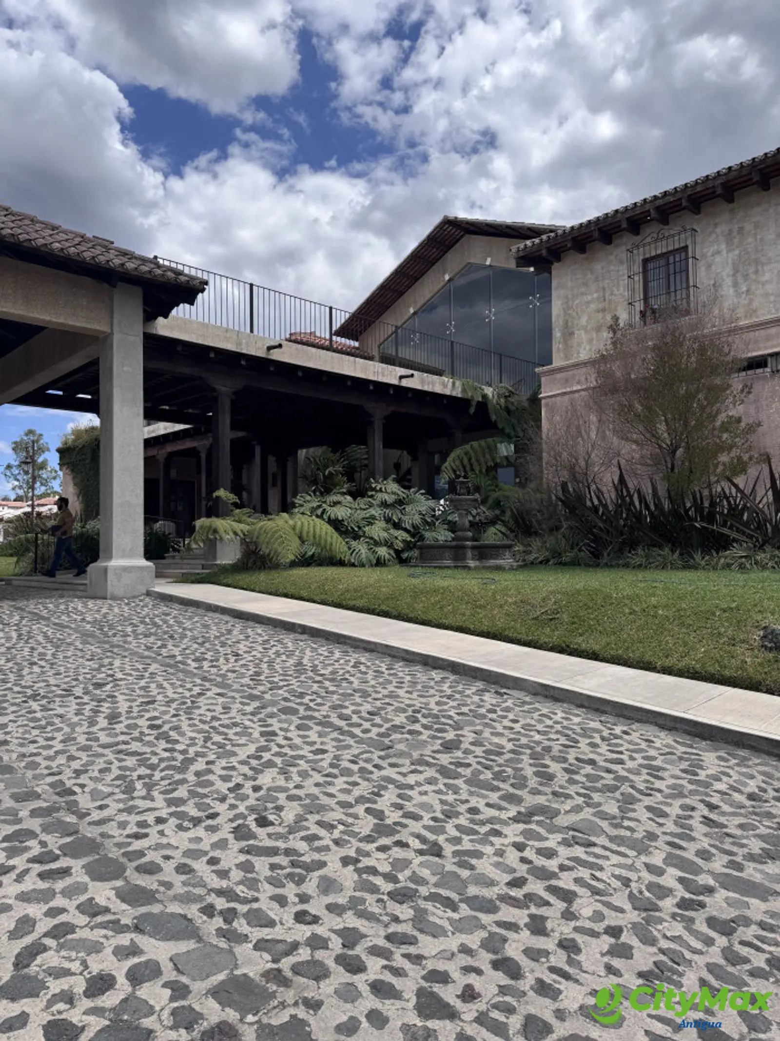Hermosa Casa En Venta en Franciscanos Antigua Guatemala - foto 8