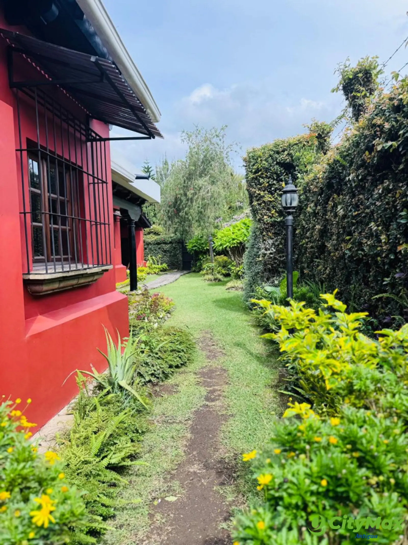 En Venta casa amplia con Jardin en Antigua Guatemala - foto 24
