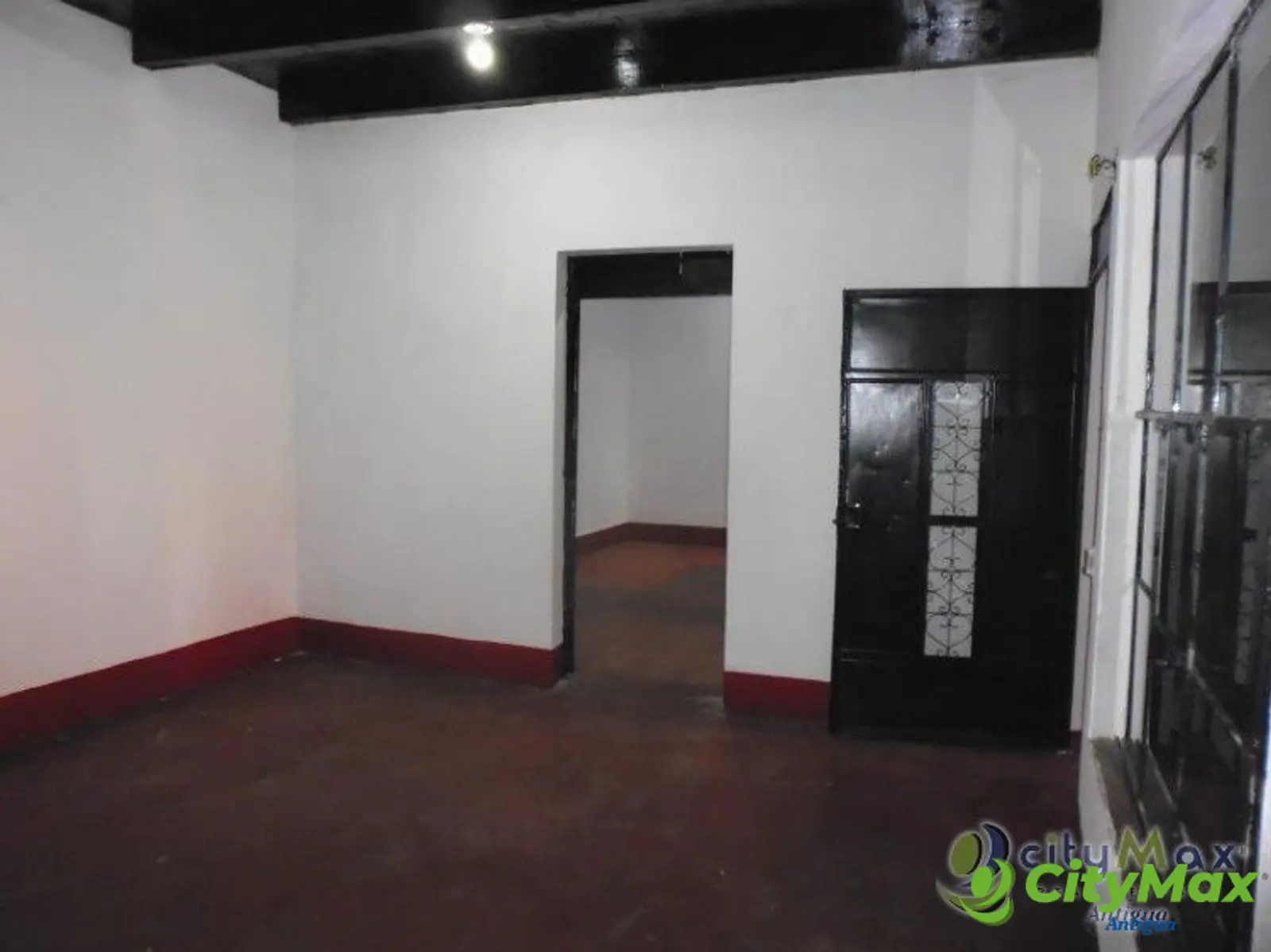 Casa grande en venta en Las Victorias, Jocotenango. - foto 3