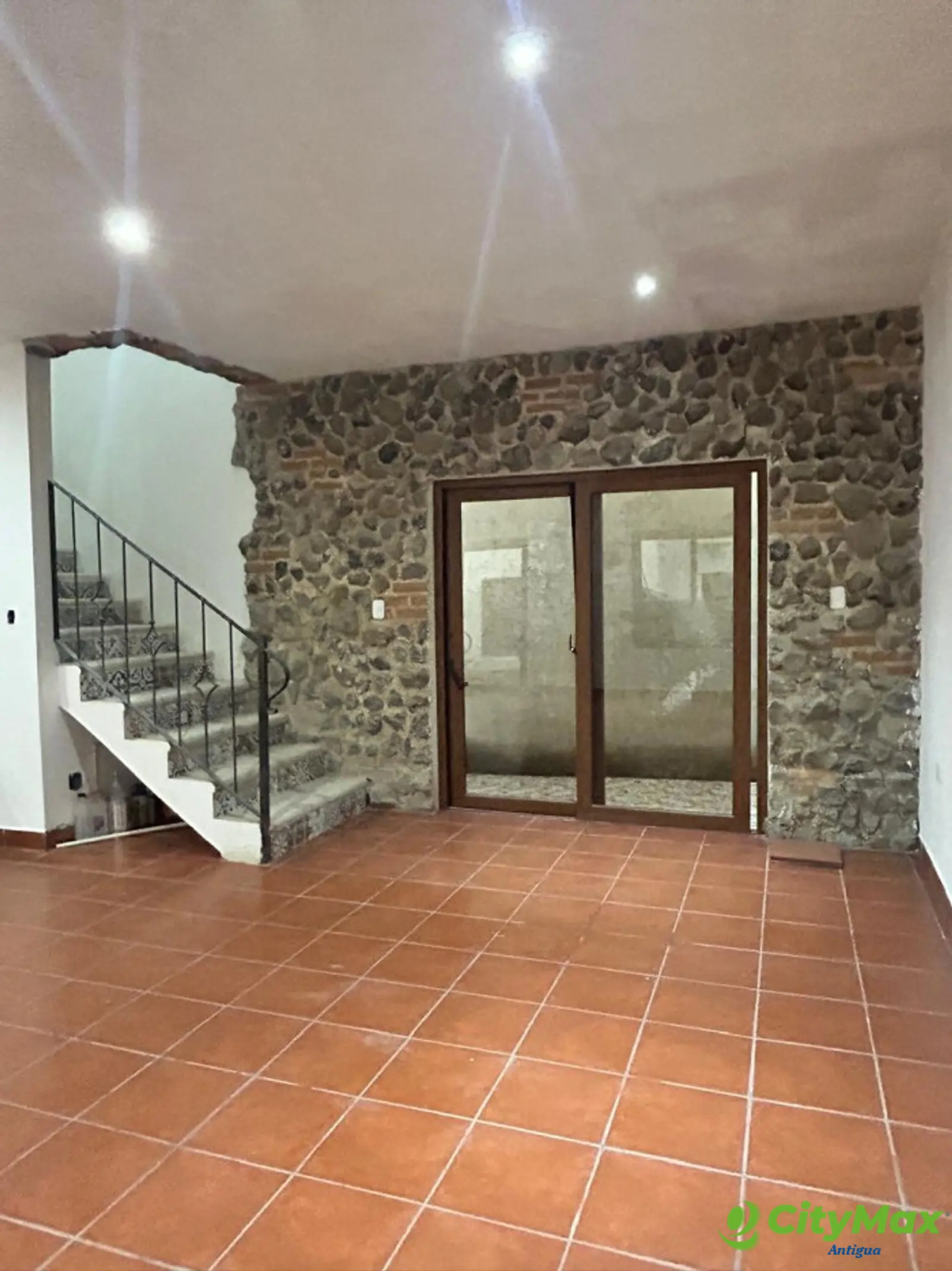En venta casa nueva en Hacienda Malaga cerca Antigua Gt - foto 2