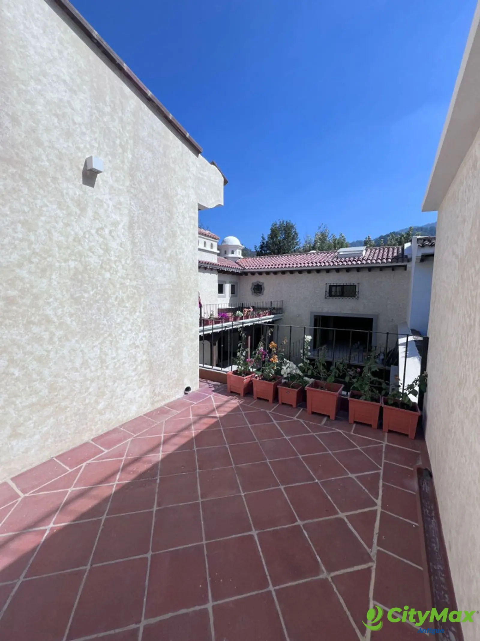 Amplia casa en venta en Condado del Obispo - foto 8