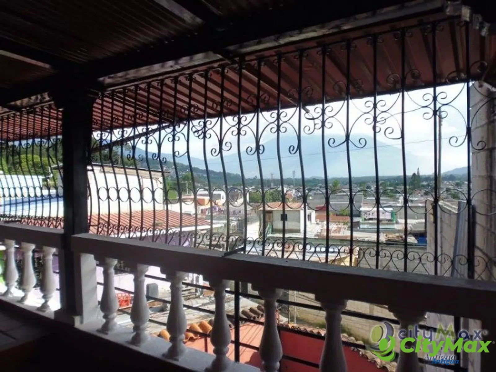 Casa grande en venta en Las Victorias, Jocotenango. - foto 10