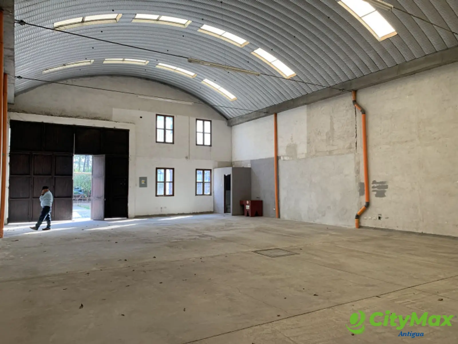 Bodega dentro de complejo en Panorama, Antigua - foto 3