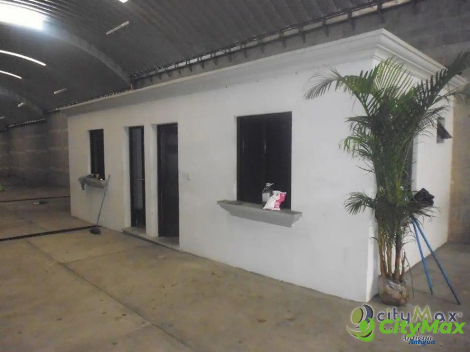 Bodega en venta a orilla de carretera en Alotenango - foto 4