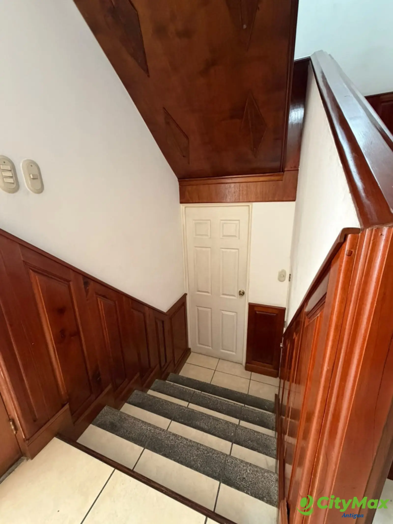 CASA RESIDENCIAL EN VENTA EN ZONA 11 LAS CHARCAS - foto 6