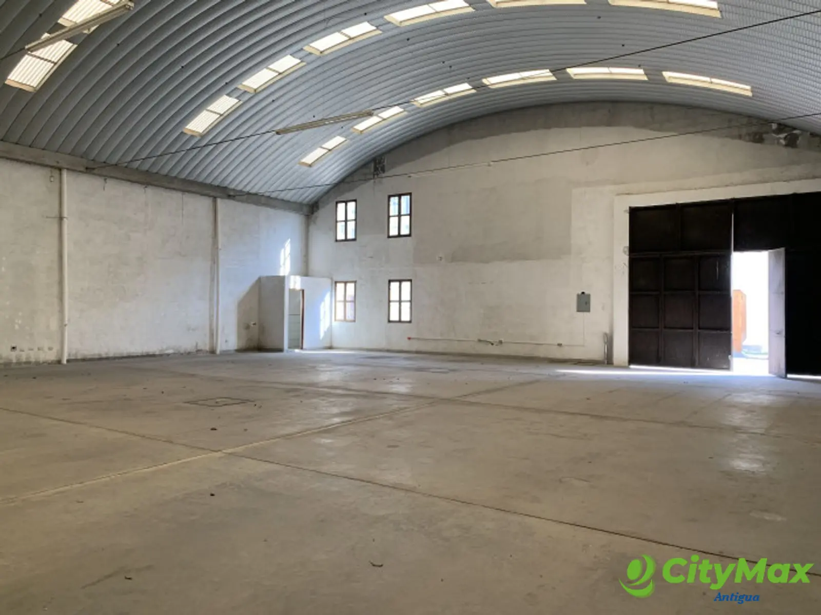 Bodega dentro de complejo en Panorama, Antigua - CItyMax Antigua renta bodegas