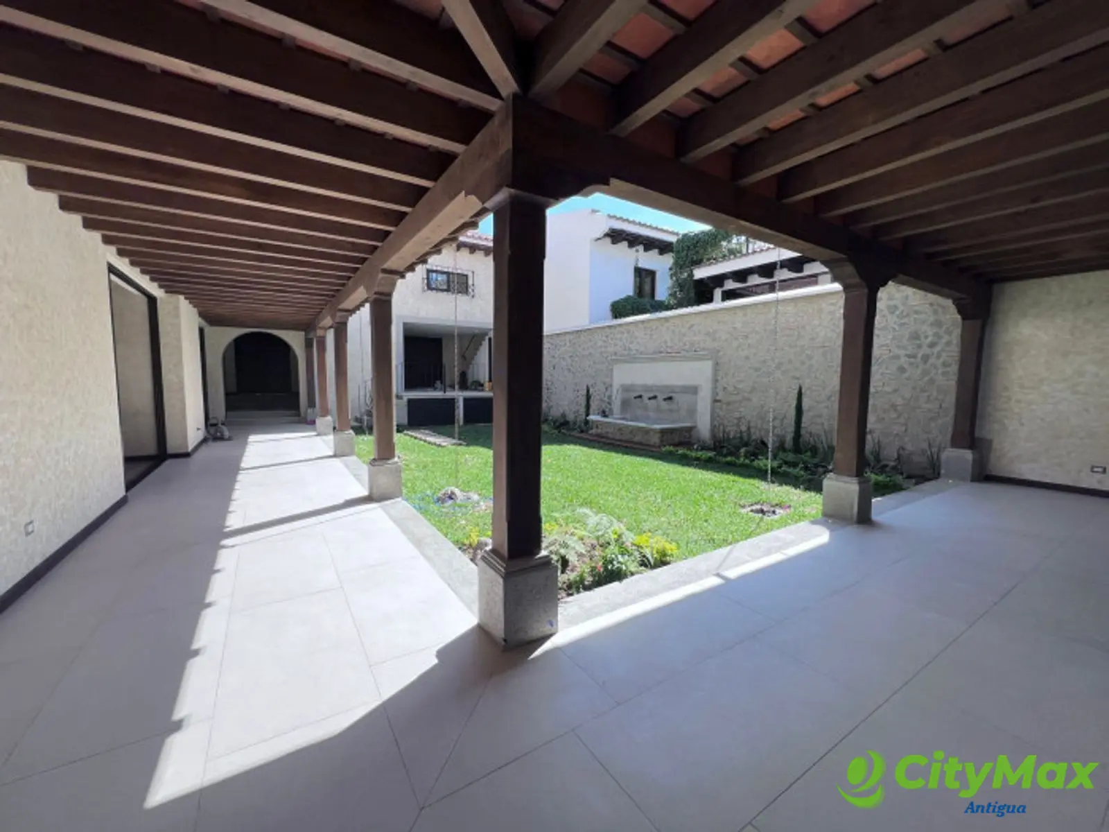 Amplia casa en venta en Condado del Obispo - foto 14