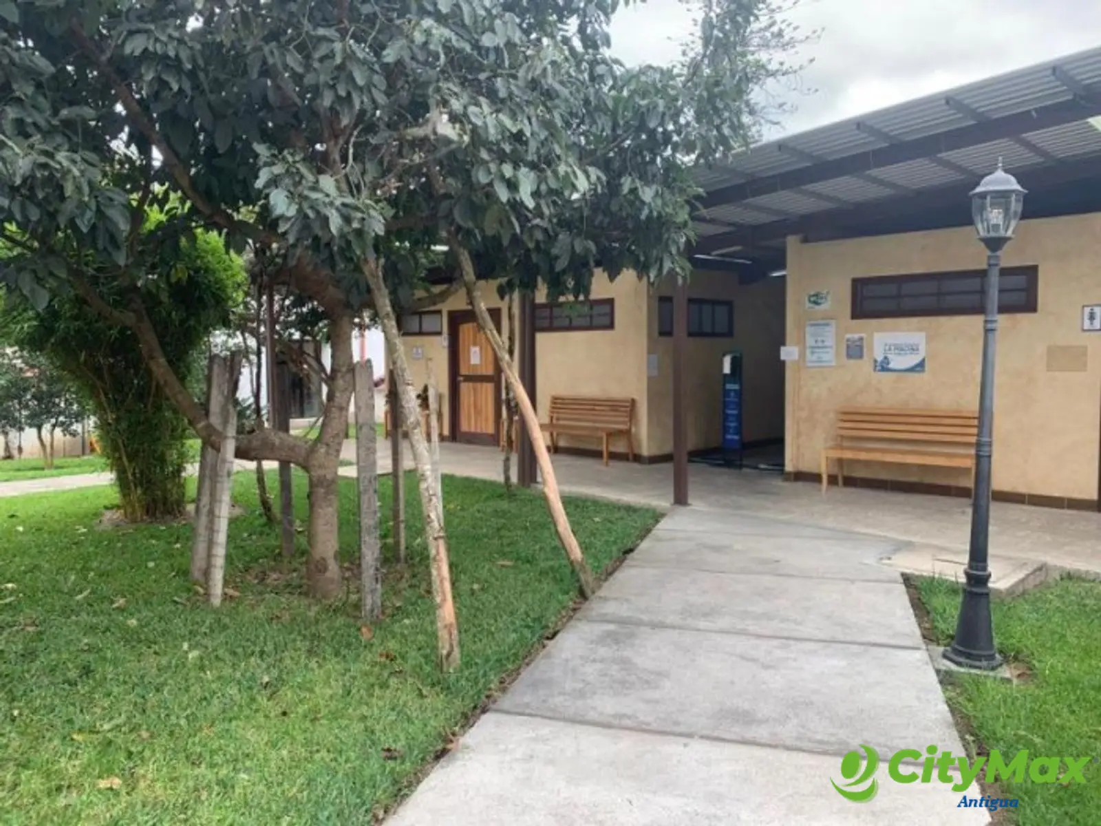 CityMax Antigua renta local en complejo comercial!! - foto 4