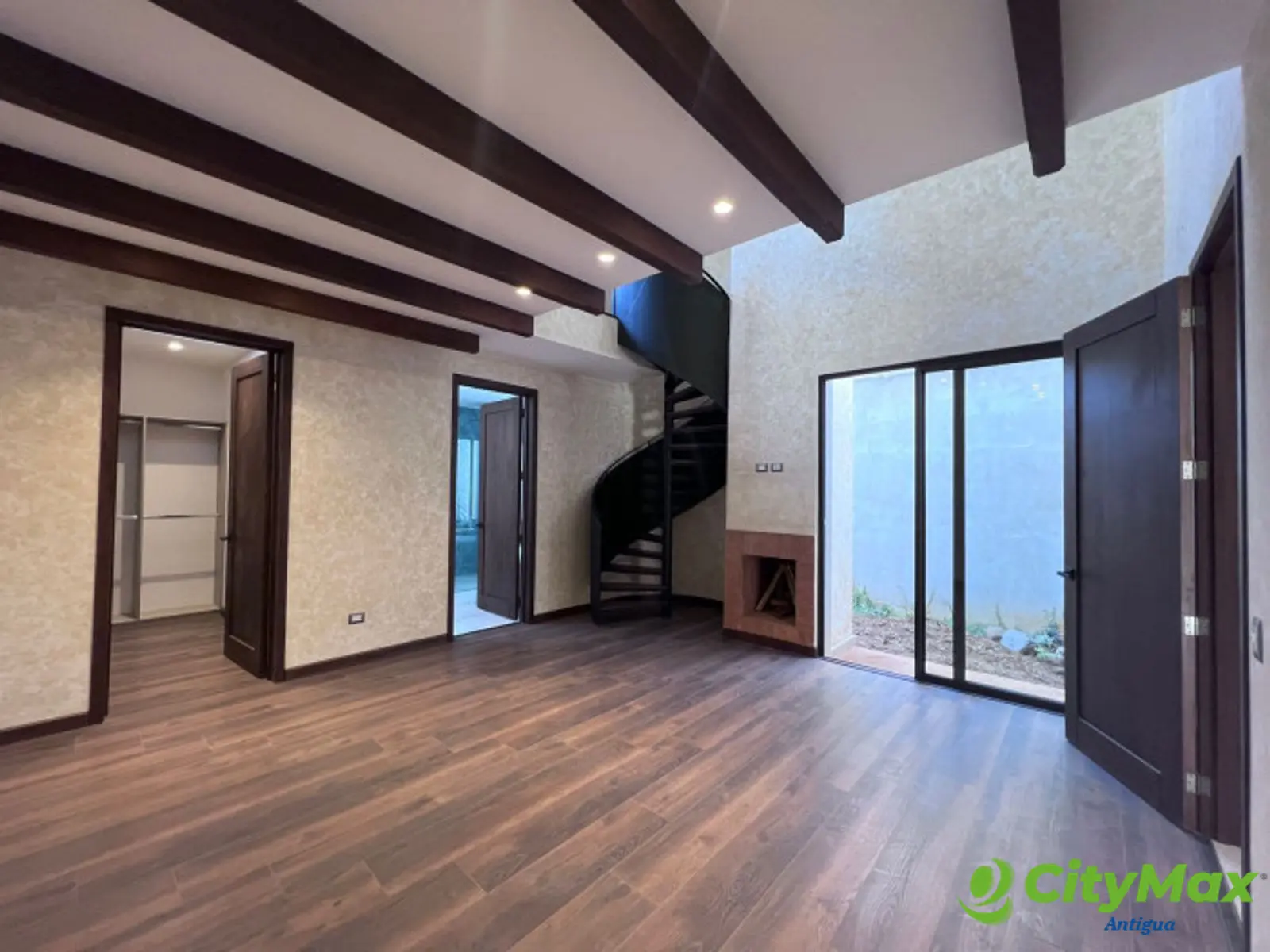 Amplia casa en venta en Condado del Obispo - foto 17