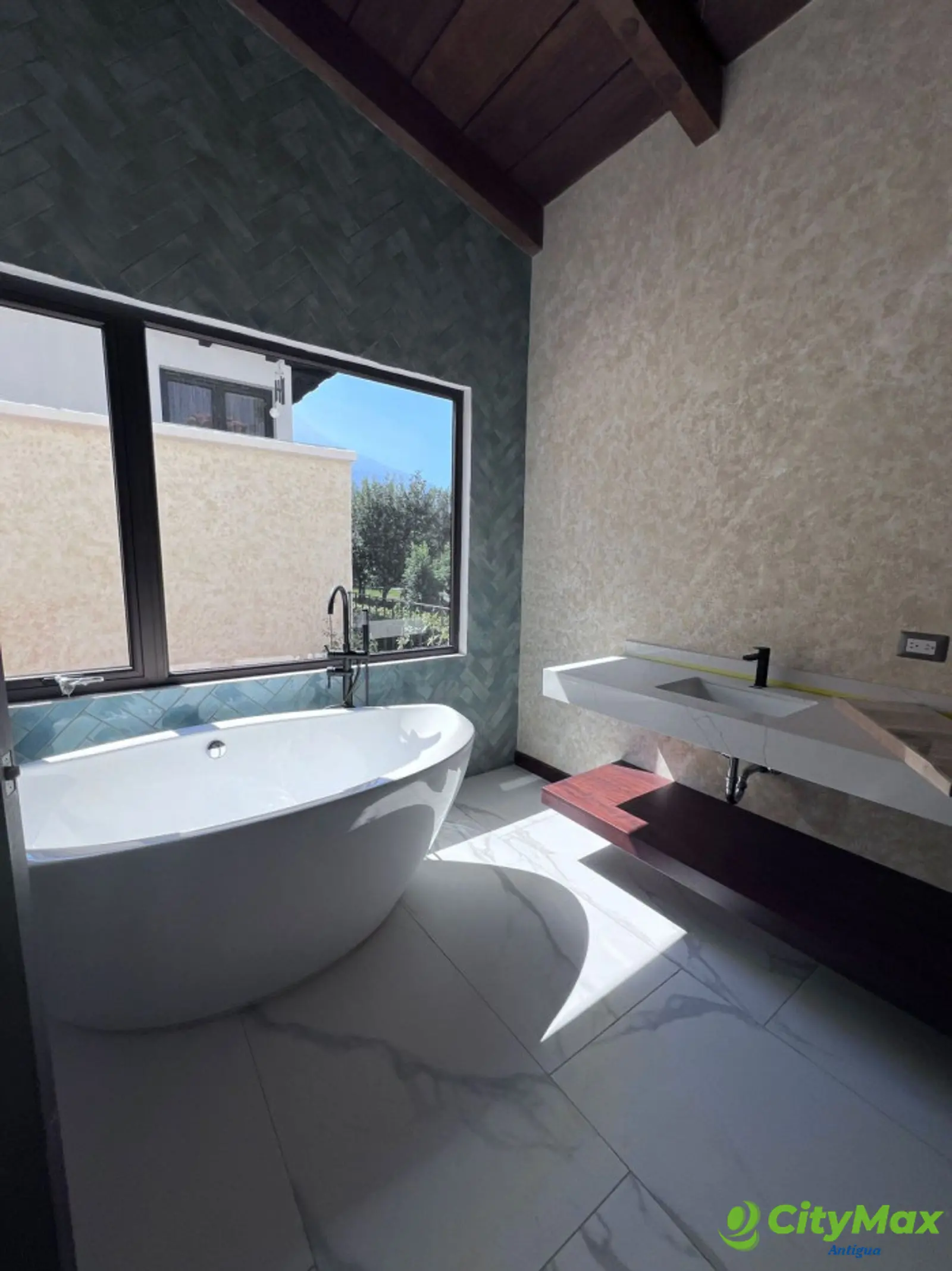 Amplia casa en venta en Condado del Obispo - foto 10