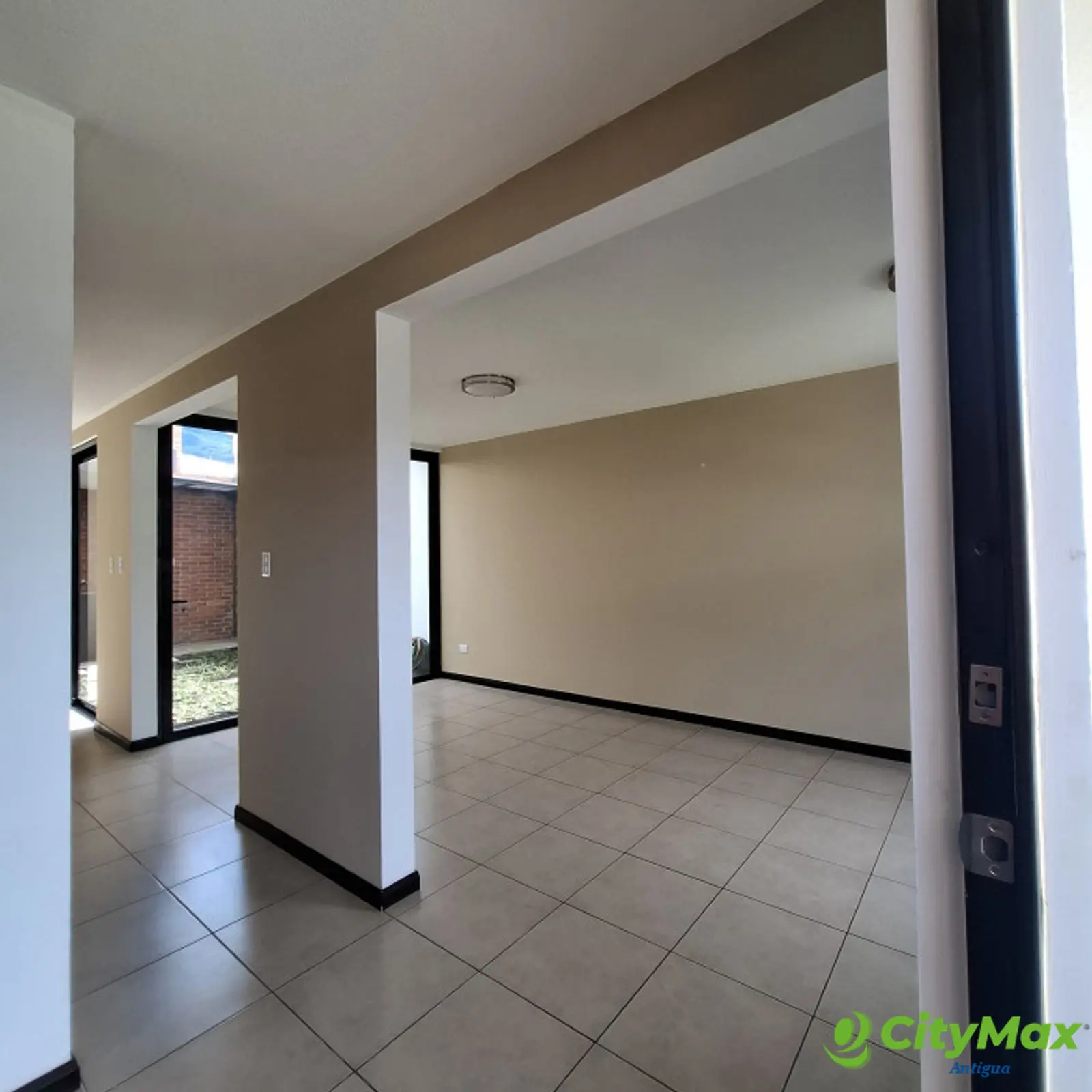 Casa en renta en residencial Senderos del comendador 2 - foto 2