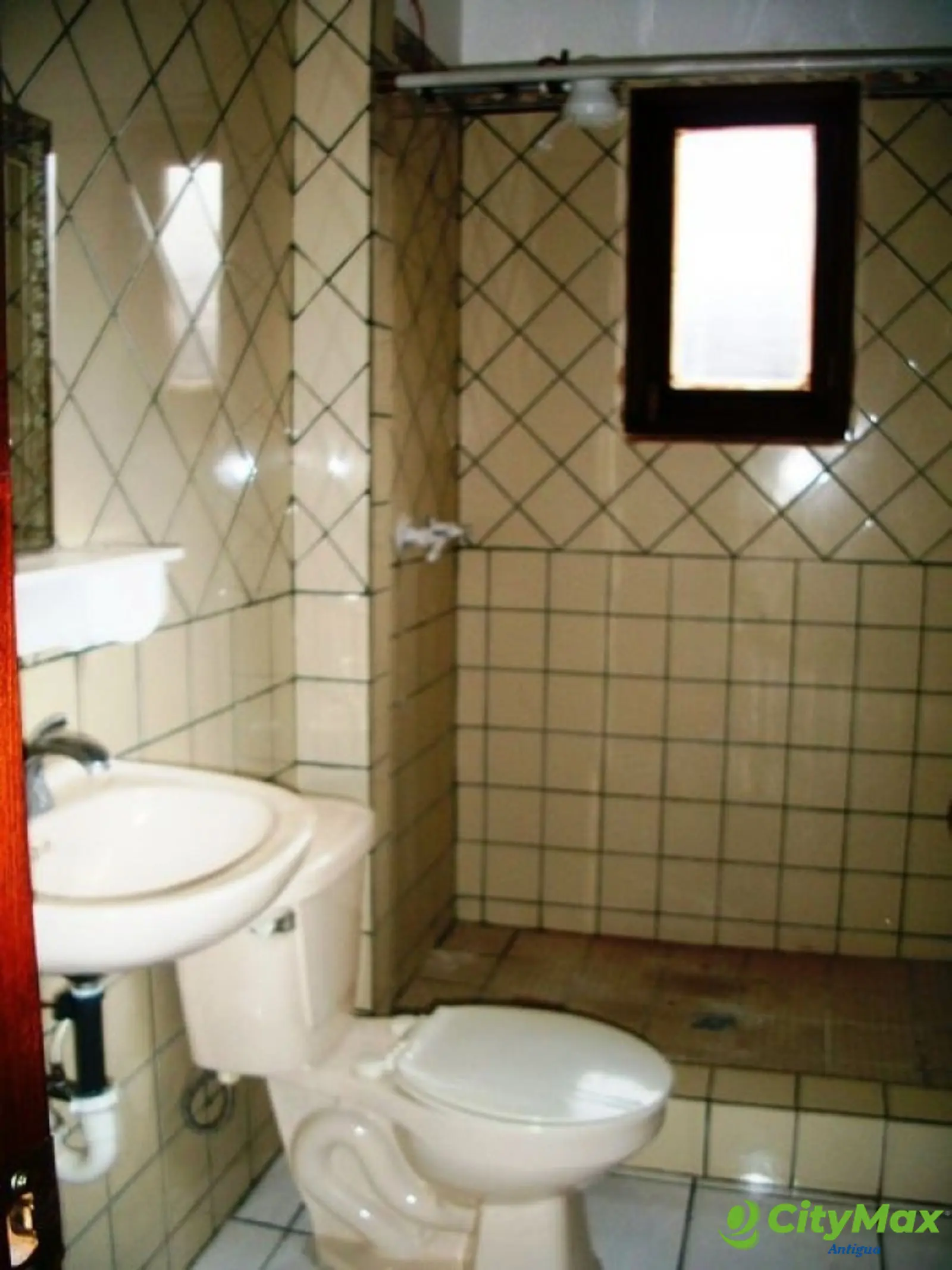 En Venta casa amplia con Jardin en Antigua Guatemala - foto 11